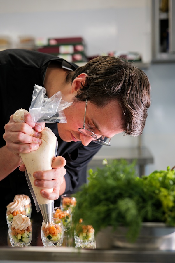 Chef Tout&Bon préparant des verrines